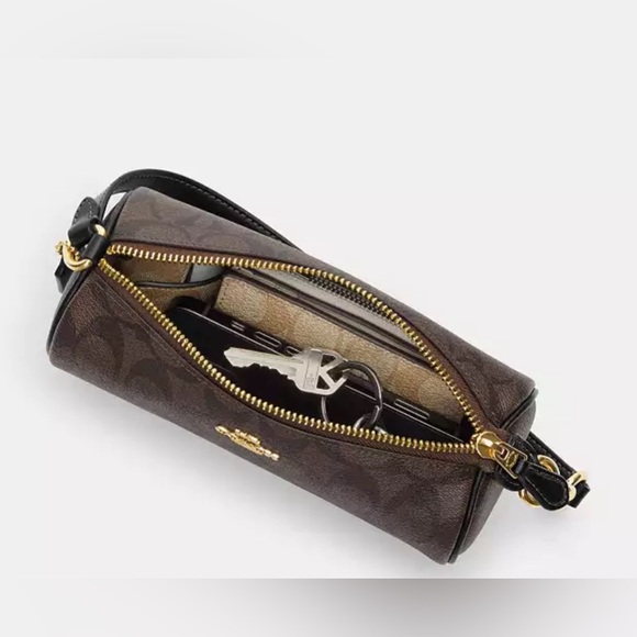 ๐2X HOST PICK๐COACH ๐ Nolita Barrel Bag Silver/Lilac.Beautiful bag perfect size! - Picture 3 of 7